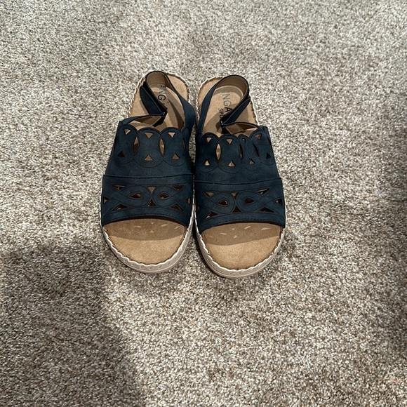 NEVERWORN woman’s sandals. - Picture 2 of 8